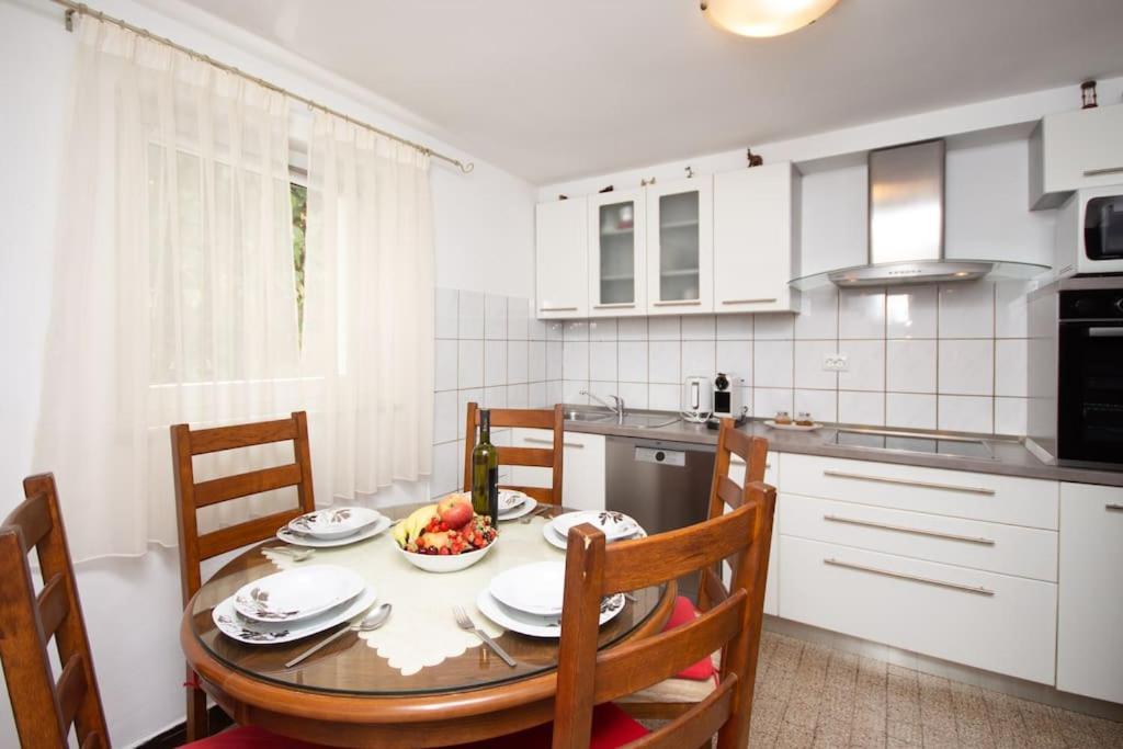 Marjan Hill 3-Br Apt,5 Guests Private Garden Near Beach Split Exterior foto