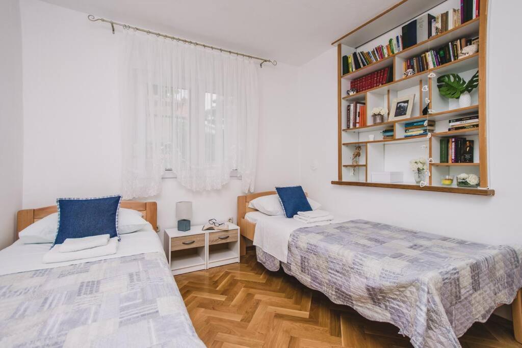 Marjan Hill 3-Br Apt,5 Guests Private Garden Near Beach Split Exterior foto