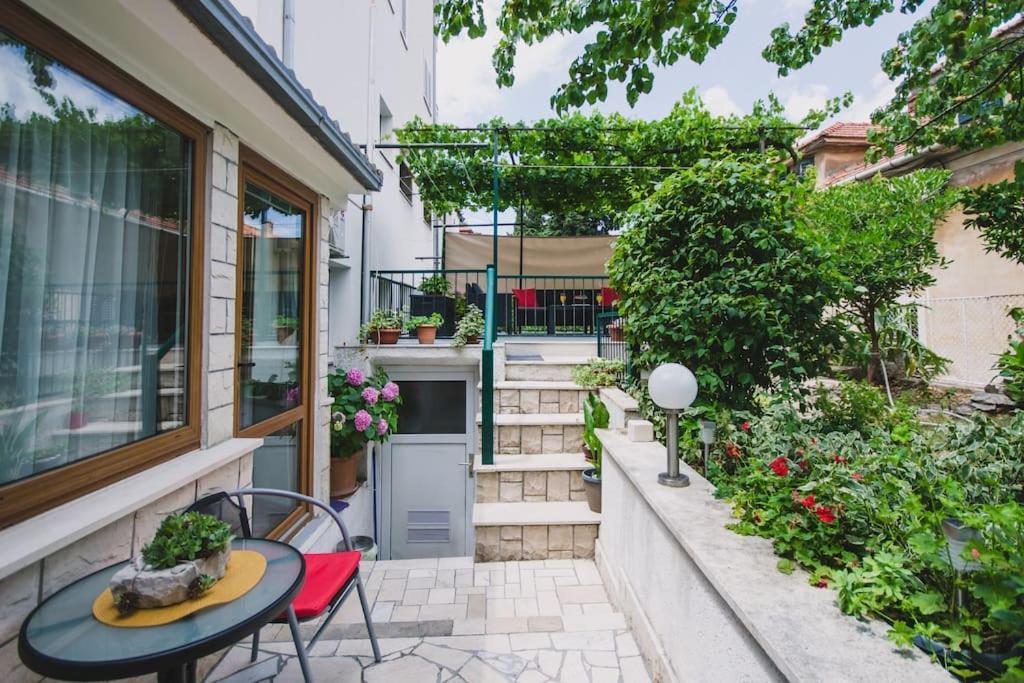 Marjan Hill 3-Br Apt,5 Guests Private Garden Near Beach Split Exterior foto
