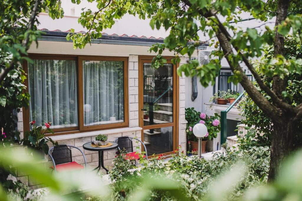 Marjan Hill 3-Br Apt,5 Guests Private Garden Near Beach Split Exterior foto