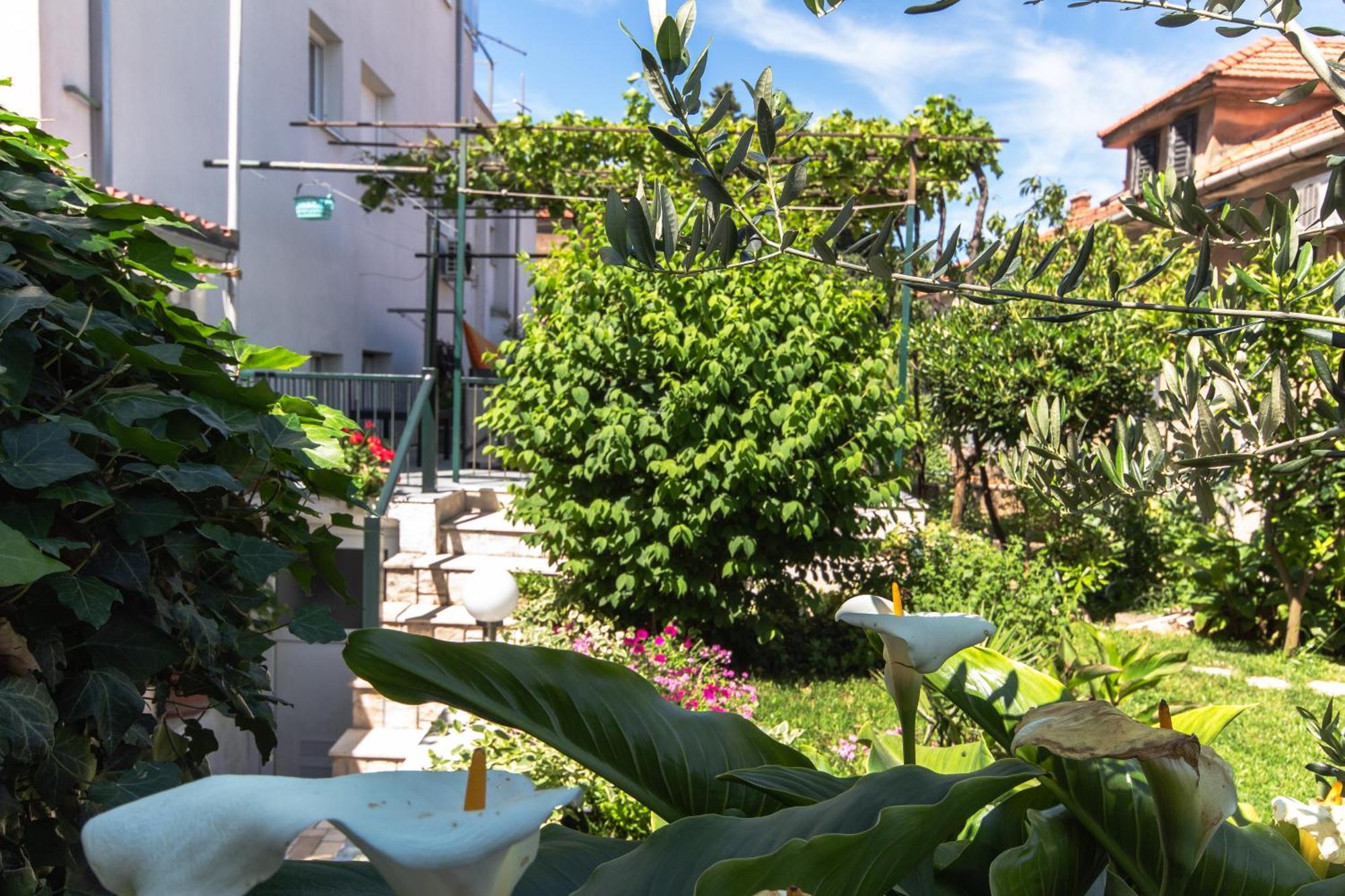 Marjan Hill 3-Br Apt,5 Guests Private Garden Near Beach Split Exterior foto