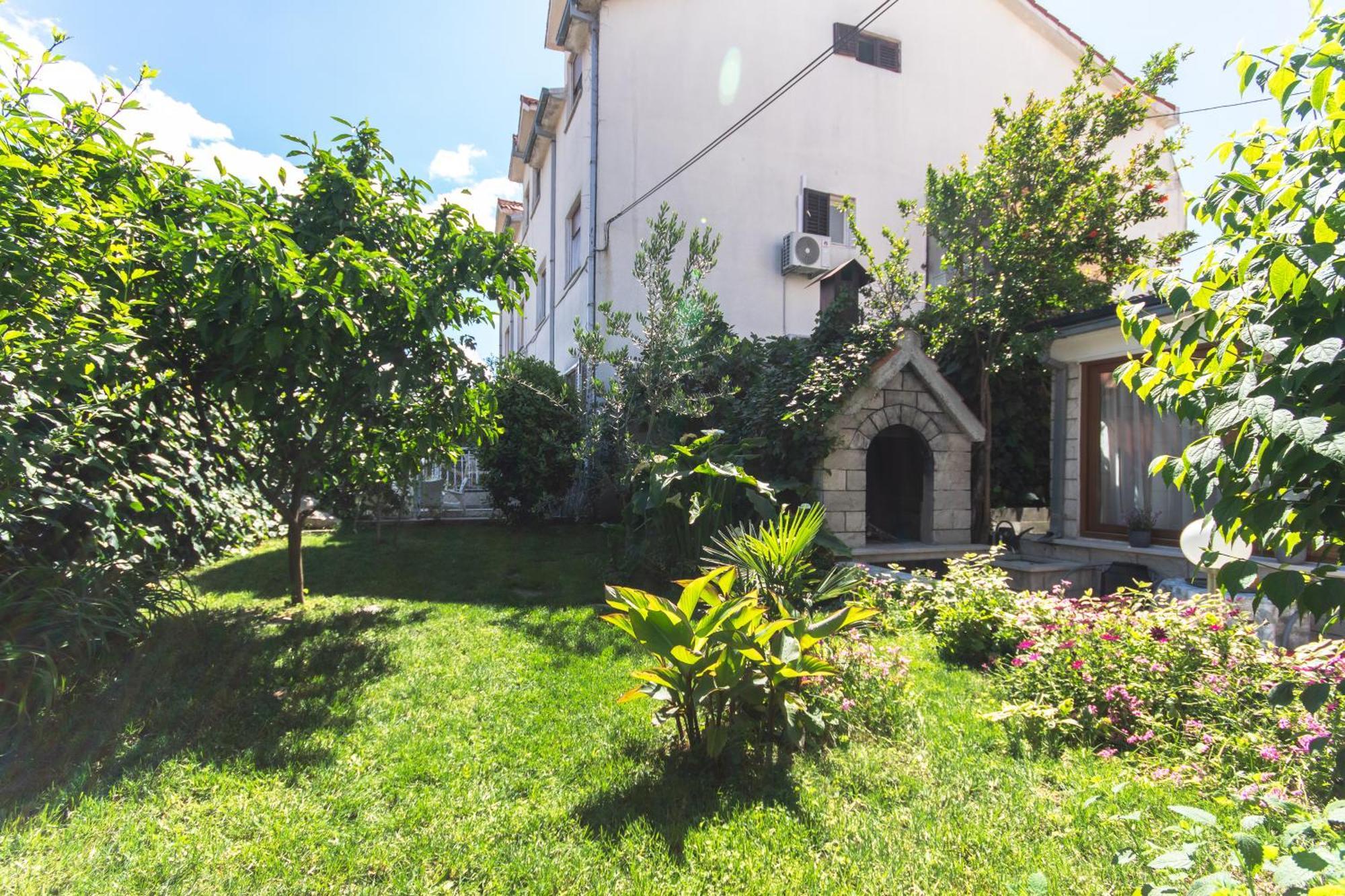 Marjan Hill 3-Br Apt,5 Guests Private Garden Near Beach Split Exterior foto