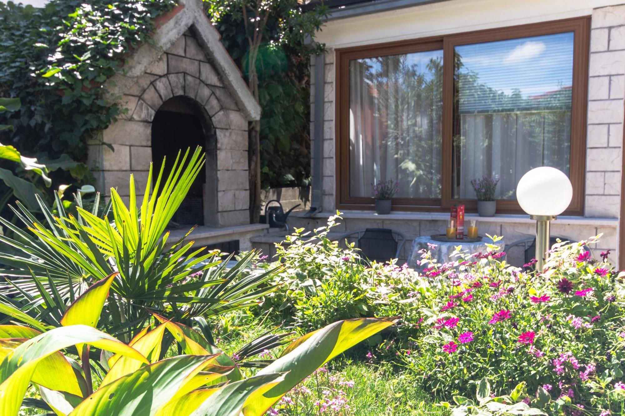 Marjan Hill 3-Br Apt,5 Guests Private Garden Near Beach Split Exterior foto
